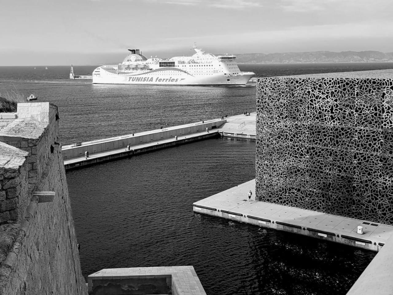 Studio Vieux-Port Vue Basilique Notre-Dame Marseille Exteriör bild